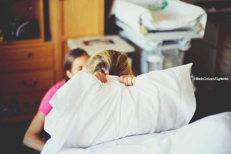 How to take gorgeous newborn pictures in the hospital. Madeleine JL photography Orange County Family Photographer Madeleine JL Photography